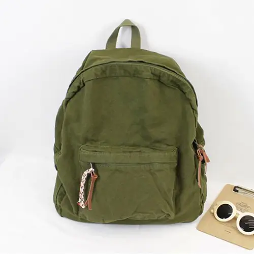 Casual Canvas Backpack with Spacious Design and Modern Appeal